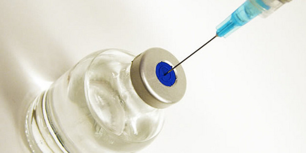 Вакцина́ция, иммуниза́ция или приви́вка — введение вакцины с целью стимулировать иммунную систему организма к защите его от инфекционной болезни.По определению, данному Всемирной организацией здравоохранения, «Вакцинация — это простой, безопасный и эффективный способ защиты от болезней до того, как человек вступит в контакт с их возбудителями. Вакцинация задействует естественные защитные механизмы организма для формирования устойчивости к ряду инфекционных заболеваний и делает вашу иммунную систему сильнее»