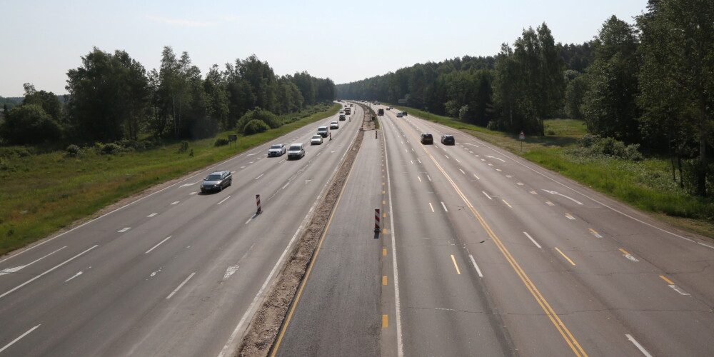 Samazināts maksimālais atļautais braukšanas ātrums uz Latvijas autoceļiem