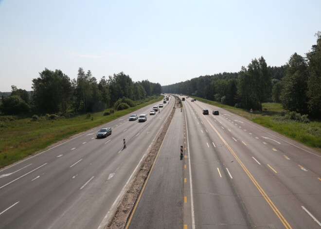 Samazināts maksimālais atļautais braukšanas ātrums uz Latvijas autoceļiem