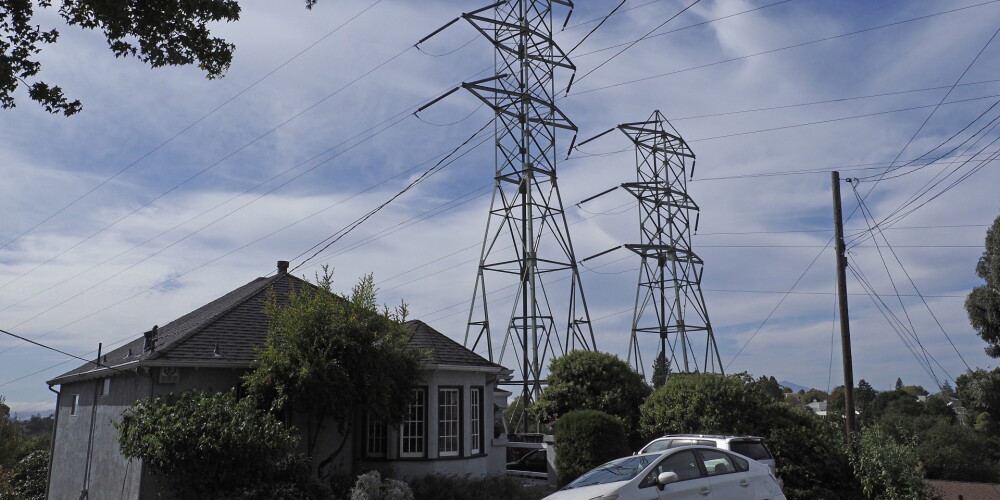 Kalifornijā 800 000 iedzīvotāju uz vairākām dienām tiks atslēgta elektrība