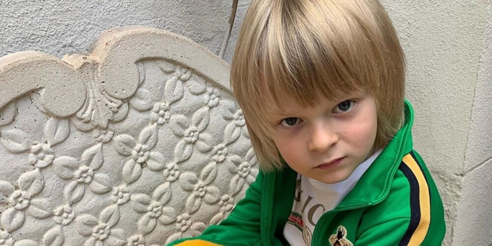 «Я вам сказал!»: шестилетний сын Яны Рудковской запретил фотографам себя снимать