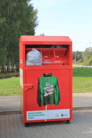 Rīgā un apkārtnē, tostarp Babītē, izvietoti pārdesmit konteineri nevajadzīgajam apģērbam, mājas tekstilam un apaviem.