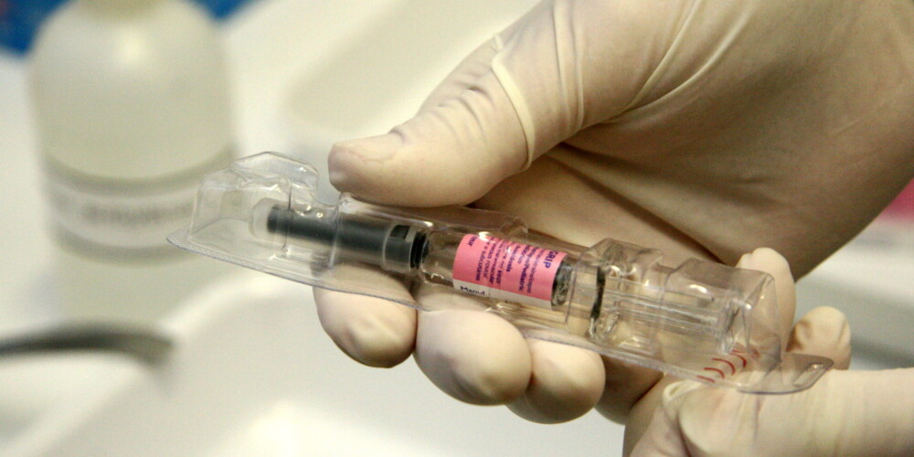 Šosezon Latvijai piegādās 135 000 pretgripas vakcīnu devu