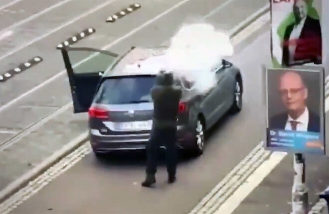 Mediji publicējuši pirmo video ar uzbrucēju.