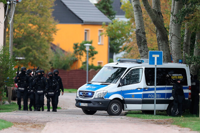 Policija izvietojuši patruļas Hallē un tās apkārtnē.