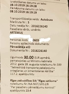 Ja Rīgas skolēni septembrī nav paspējuši atjaunot savu bezmaksas braukšanas karti „Rīgas satiksmes” transportā, tad tagad viņi skaitās bezbiļetnieki un kontrolieri viņiem var uzlikt pamatīgus naudas sodus.
