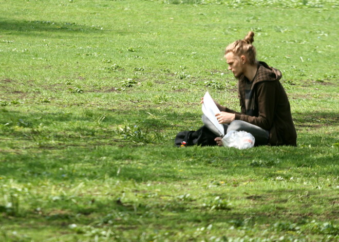 Katrs piektais jaunietis vecumā līdz 29 gadiem gandrīz katru dienu jūtas vientuļš