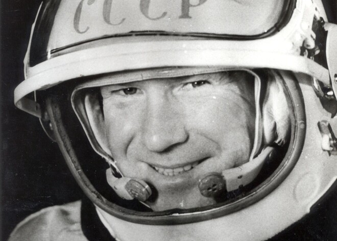 Miris PSRS kosmonauts Ļeonovs - pirmais cilvēks, kurš devās atklātā kosmosā