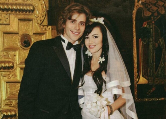 Семья поздравила Заворотнюк и Чернышева с годовщиной венчания, опубликовав серию фото