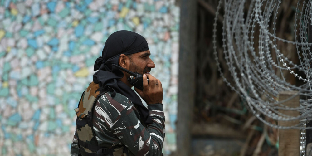 Indija mazina ierobežojumus mobilajiem sakariem Kašmirā