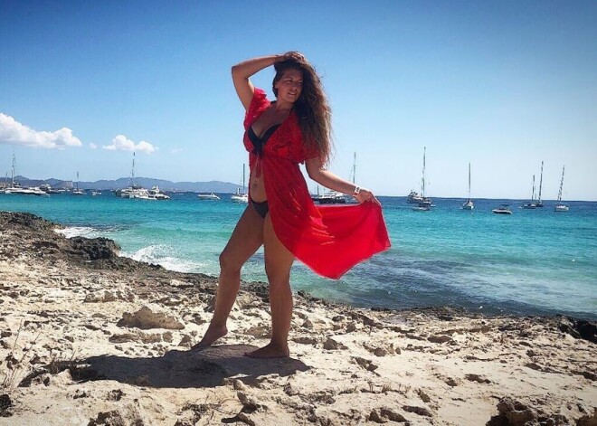 "Мне дали понять, что я похожа на батон колбасы": 24-летнюю модель отстранили от конкурса "Мисс Франция" из-за веса