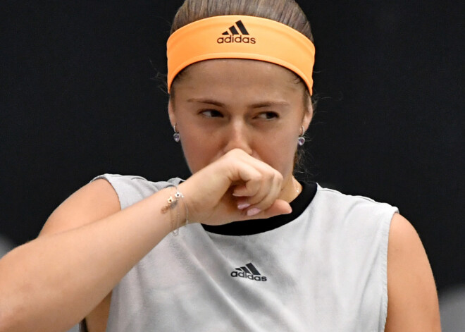 Ostapenko sezonas pirmajā finālā zaudē 15 gadus vecajai Koko Gofai