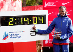Kenijiete Kosgei labo pasaules rekordu maratonā