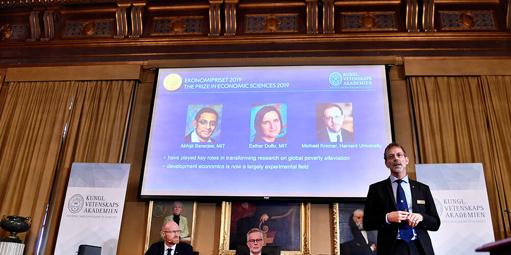 Nobela prēmija ekonomikā piešķirta trim amerikāņu zinātniekiem