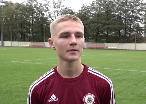 Latvijas U-19 futbolisti gūst trīs vārtus pēdējās deviņās minūtēs un iekļūst Eiropas čempionāta kvalifikācijas turnīra elites raundā