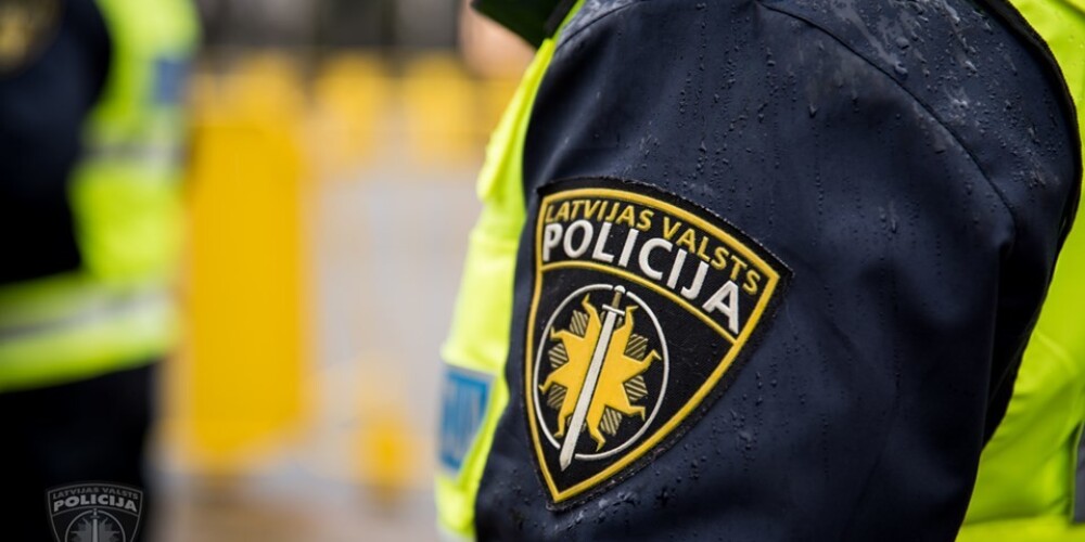 Policijai izdevies atklāt pusaudzi, kurš vairākkārt ziņoja par viltus spridzināšanas draudiem Rīgas skolā