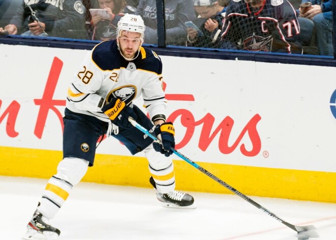 Girgensons palīdz "Sabres" kļūt par NHL līdervienību