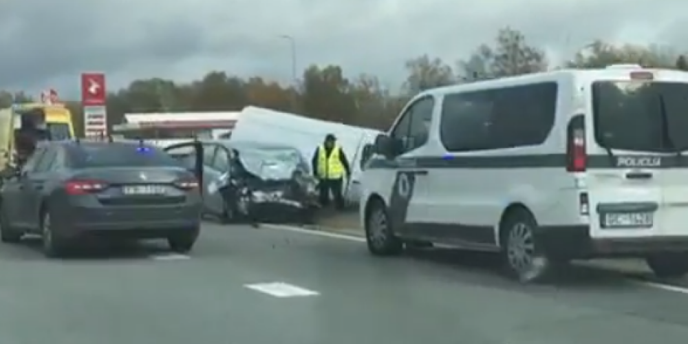 Полиция ищет очевидцев жуткой аварии на Таллинском шоссе с двумя погибшими