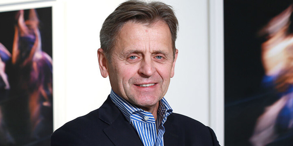 Михаи́л Никола́евич Бары́шников (род. 27 января 1948, Рига) — советский и американский артист балета, балетмейстер, актёр, коллекционер и фотограф, «невозвращенец» в СССР, оставшийся в Канаде во время гастролей в 1974 году. Заслуженный артист РСФСР (29 ноября 1973 года), номинирован на премии «Оскар» (1978) и «Золотой глобус».