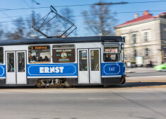 Biļešu kontrolieri sūdzas, ka krasi pieaudzis ārvalstu bezbiļetnieku skaits un lielākā daļa esot būvstrādnieki no Ukrainas.