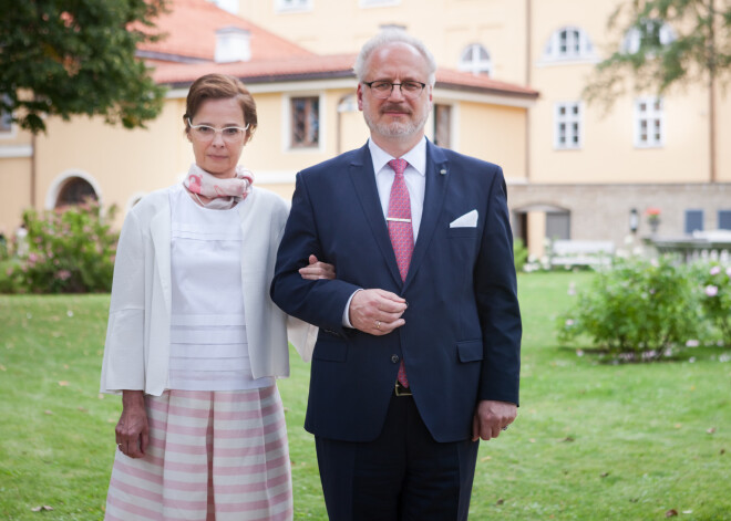 Kā noturēt ģimeni, tiekot pāri grūtībām? Stāsta Latvijas pirmais pāris - Egils un Andra Leviti