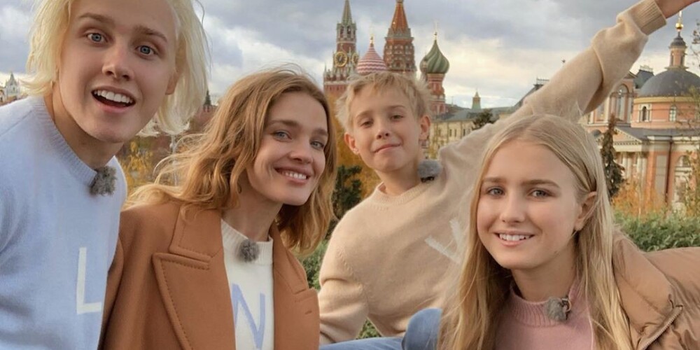 Наталья Водянова устроила старшим детям каникулы в Москве