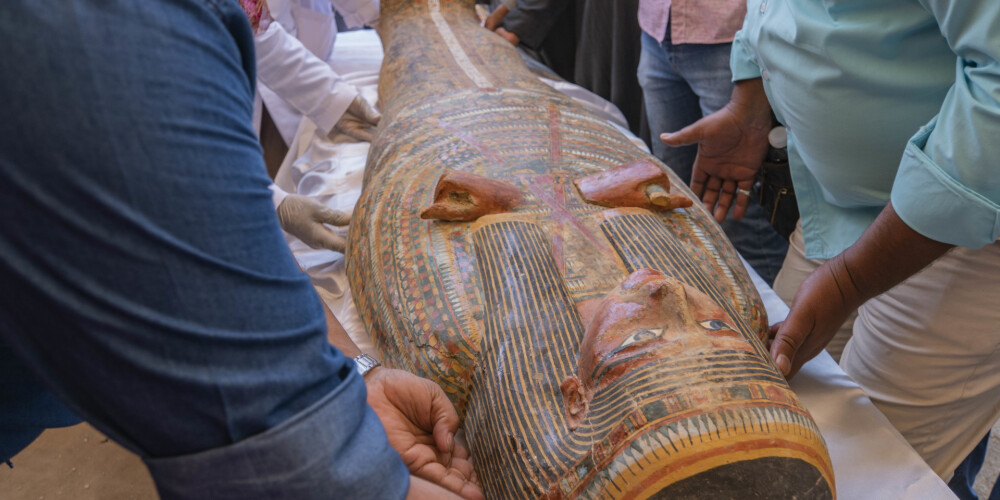 FOTO: Ēģiptē atrod 30 zārkus ar mūmijām