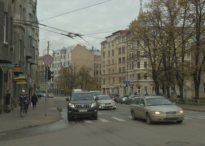 В центре Риги на пешеходном переходе сбили школьника