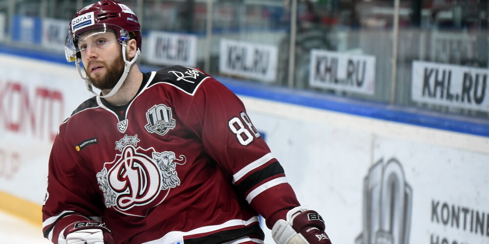 "Dinamo" hokejists Makmilans atzīts par KHL nedēļas labāko uzbrucēju