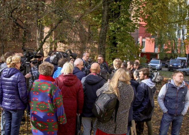 Lāčplēša ielā iegruvusī ēka atzīta par dzīvošanai bīstamu - 60 cilvēkiem jāmeklē jaunas mājas