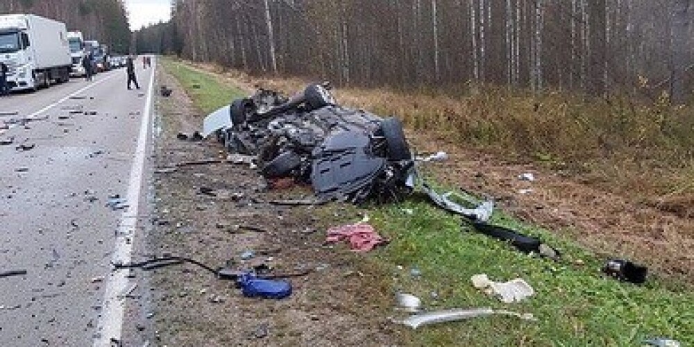 Smagā avārijā uz Rēzeknes-Daugavpils šosejas gājis bojā cilvēks