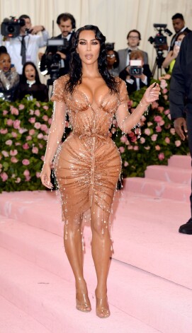 Ким Кардашьян в платье Thierry Mugler на MET GALA 2019