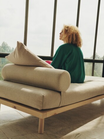 MARKERAD gulta ir Vērdžila Eblo veltījums Skandināvijas dizainam – daudzfunkcionāla mēbele mājoklim, kura iemītnieki vienmēr ir kustībā. Kā viņš pats mēdz teikt: “Sapņi piepildās, kad tu neguli.”