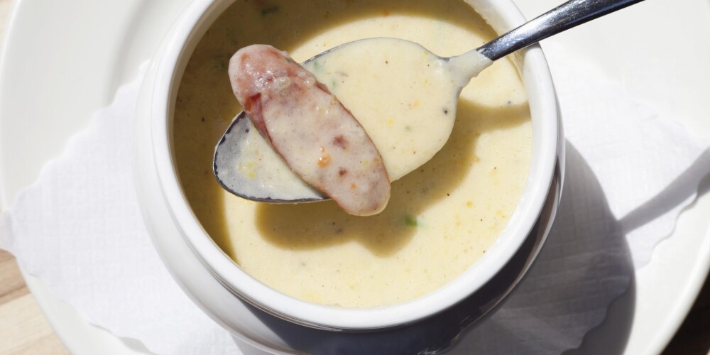 Kartupeļu biezzupa ar desas grauzdiņiem