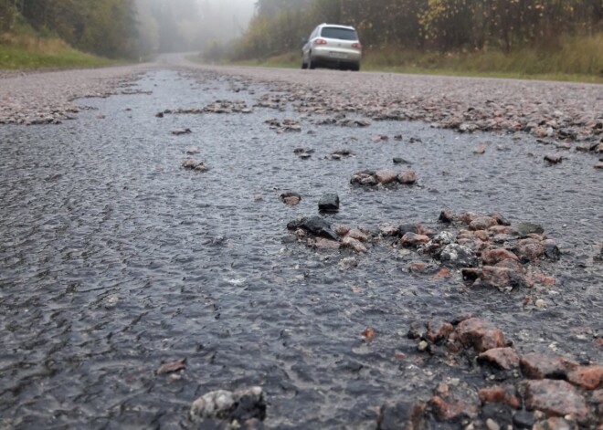 Pēc remonta autoceļš Tukums-Ķesterciema aplis kļuvis bīstams. Zaudējumi rēķināmi tūkstošos