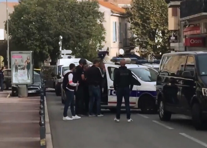 Francijas policija aizturējusi vīrieti, kurš bija ieslēdzies arheoloģijas muzejā