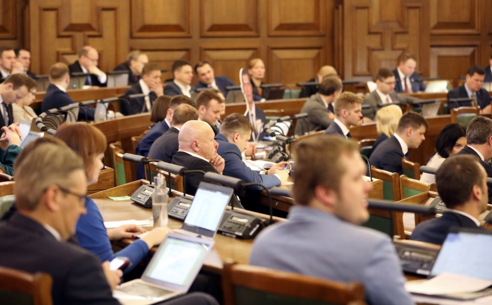 Saeimas opozīcija savāc nepieciešamo parakstu skaitu parlamentārās izmeklēšanas komisijas izveidei