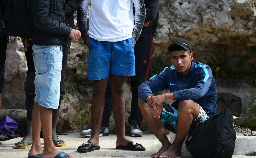 Itālijas policija atklāj migrantu centru finansējuma šķērdēšanu