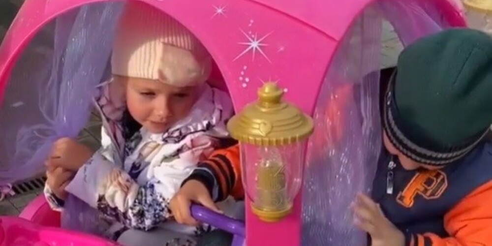 Дети Пугачевой и Галкина «оторвались от папарацци» на розовой карете от Киркорова