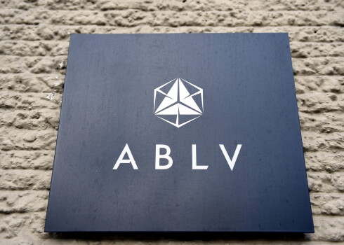 "ABLV Bank" bankas izkārtne.