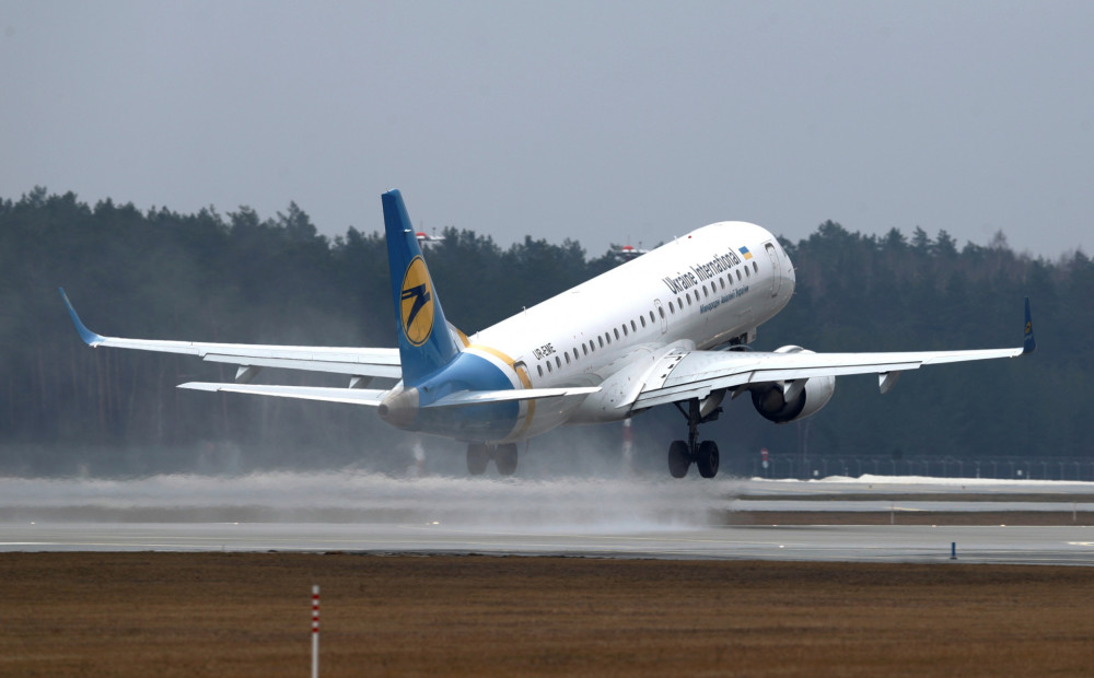 Nerentablu reisu dēļ Ukrainas aviokompānija pārtrauc lidojumus Rīga-Kijeva