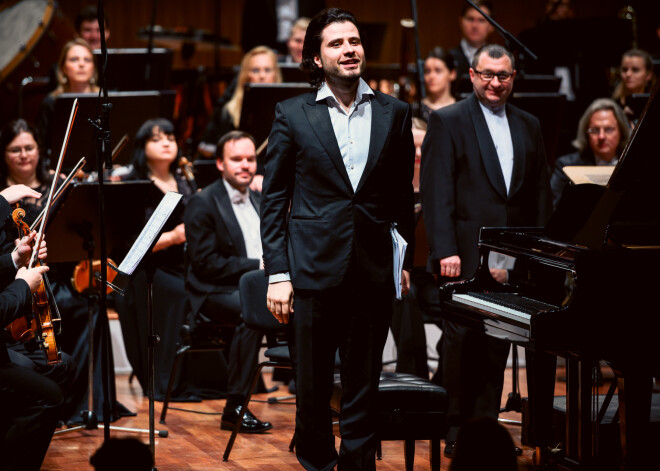 FOTO: izcilais pianists Osokins priecē ar Jura Karlsona simfonijas pirmatskaņojumu