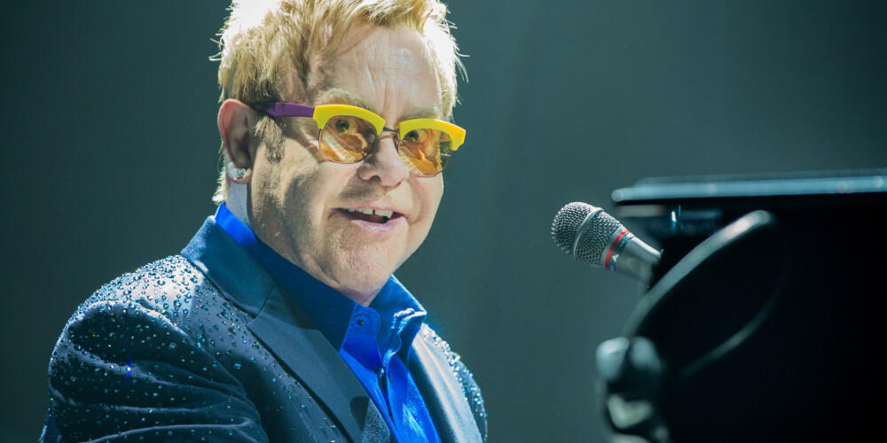 Eltons Džons ārkārtīgi sliktā veselības stāvokļa dēļ atceļ atvadu turnejas koncertu ASV