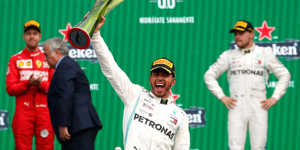 Hamiltons uzvar Meksikas "Grand Prix" un tikpat kā nodrošina sesto čempiontitulu