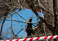 Polijas un Krievijas izmeklētāji atkārtoti izpēta Polijas prezidenta lidmašīnas atlūzas