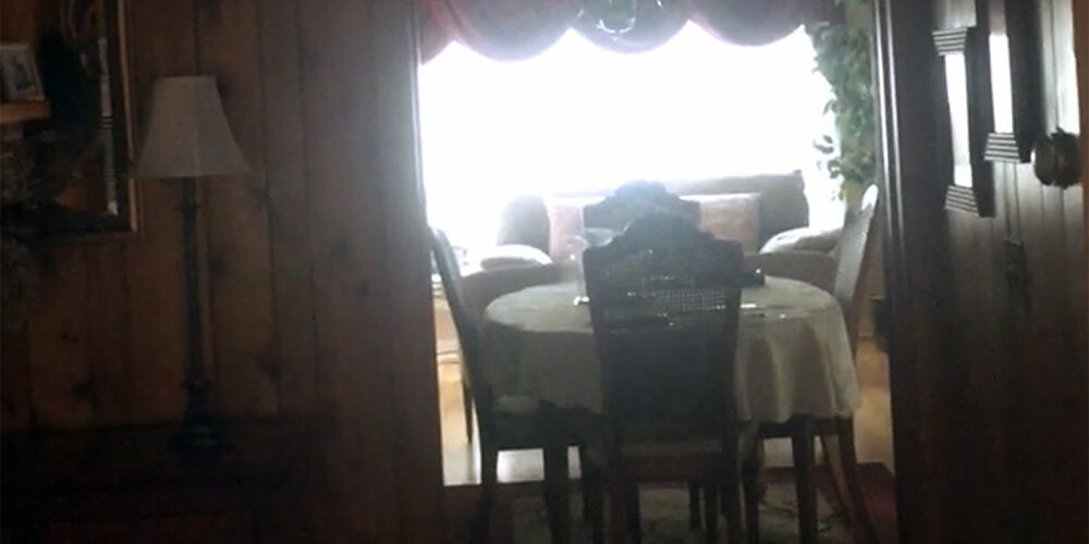 VIDEO: saimnieks mājas apakšstāvā nepārtraukti dzird soļus un piedzīvo spocīgus notikumus