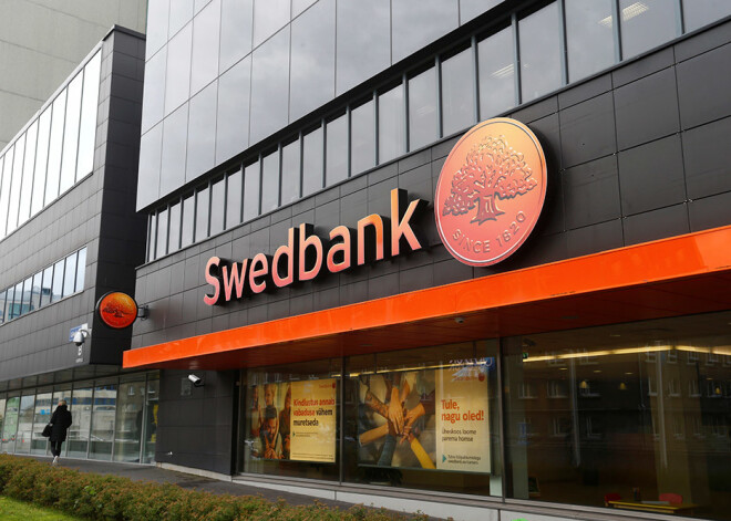 Igaunijas finanšu uzraugs sācis lietu pret "Swedbank"; Zviedrijā brīdina par iespējamu sodu bankai