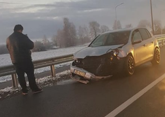 Uz Jelgavas šosejas šorīt notika 4 auto sadursme, izveidojot lielu sastrēgumu