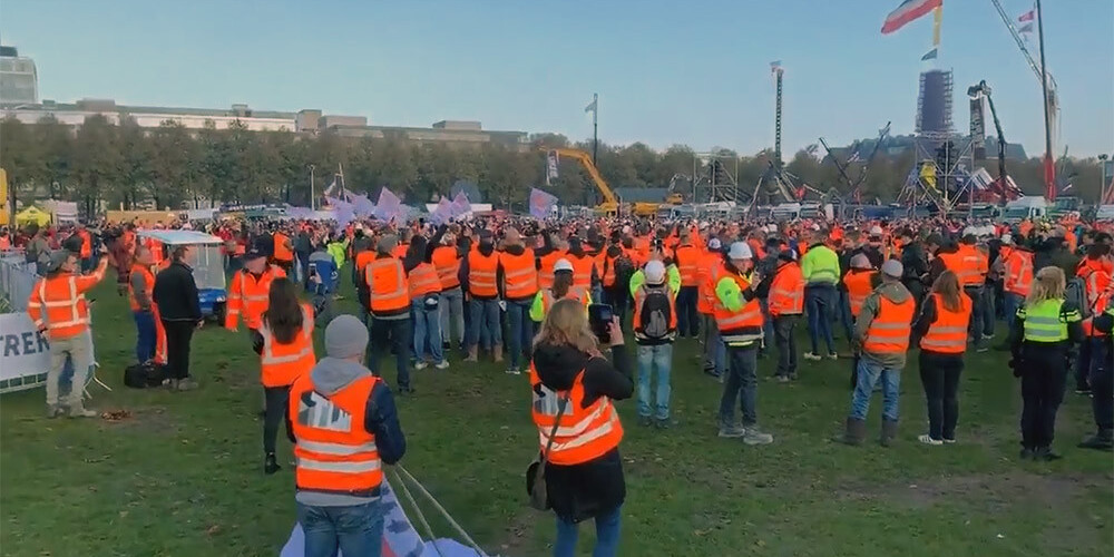 Būvstrādnieki Nīderlandē bloķē ielas un protestē pret reformām vides sakopšanai