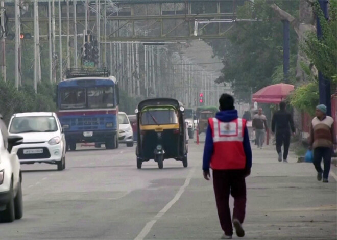 Tukšas ielas un aizvērti veikali - Indijas Kašmira zaudē savu īpašo statusu un tiek sadalīta divās teritorijās